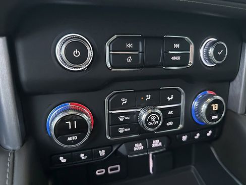 Used 2022 GMC Yukon SLT image 8