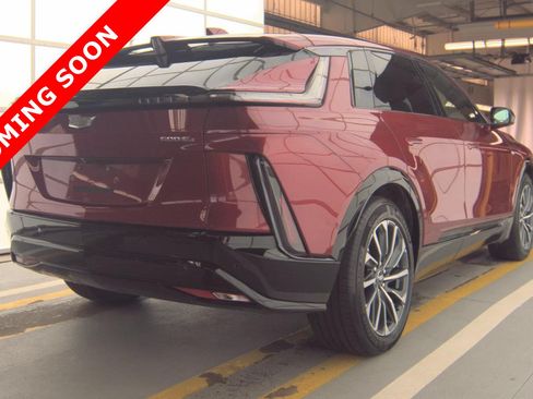 Used 2024 Cadillac Lyriq Sport w/ LPO, Floor Liner Package AWD/4WD image 4