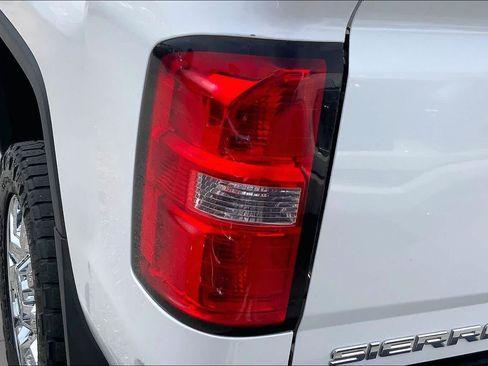 Used 2019 GMC Sierra 2500 Denali w/ Duramax Plus Package AWD/4WD image 29