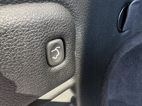 Used 2019 Jeep Grand Cherokee Laredo AWD/4WD image 16