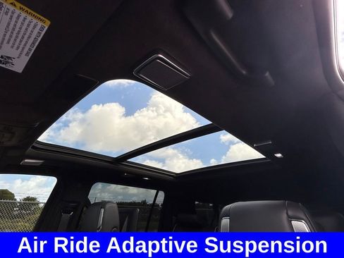 Used 2024 Cadillac Escalade ESV Premium Luxury Platinum image 11