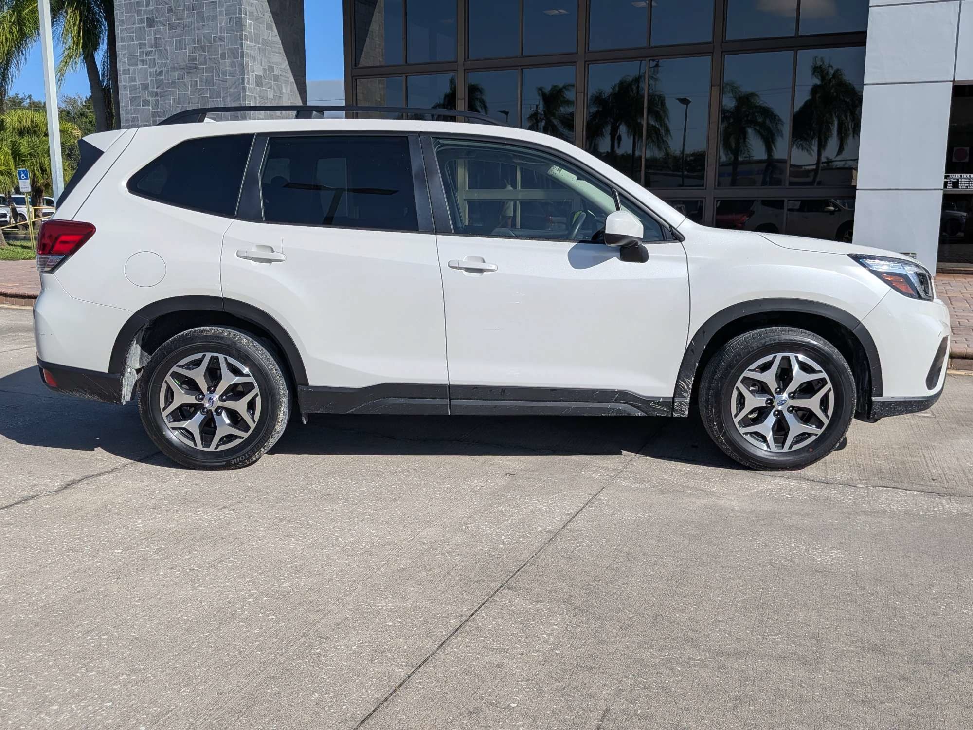 Used 2021 Subaru Forester Premium AWD/4WD image 3