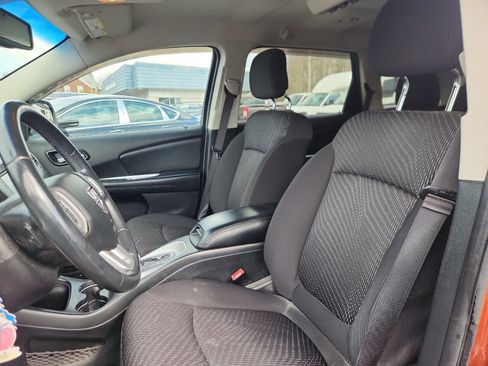 Used 2014 Dodge Journey SXT w/ Flexible Seating Group image 8