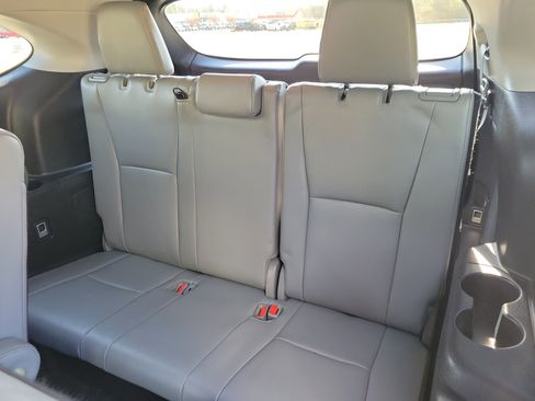 Used 2023 Toyota Highlander Platinum AWD/4WD image 17