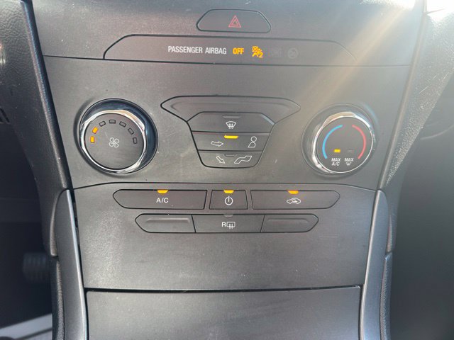 Used 2019 Ford Edge SE FWD image 17