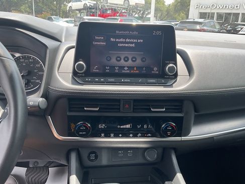 Used 2025 Nissan Rogue SV FWD image 23