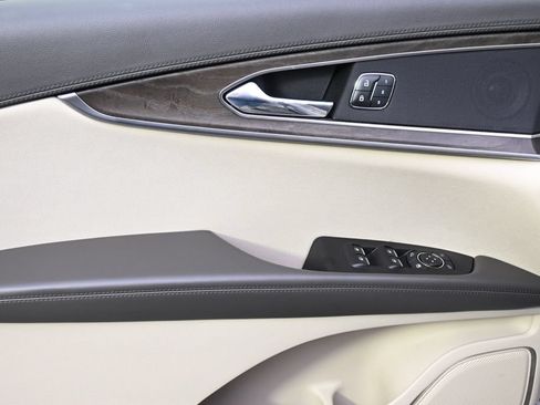 Used 2018 Lincoln MKX Reserve w/ Lincoln MKX Climate Package AWD/4WD image 22