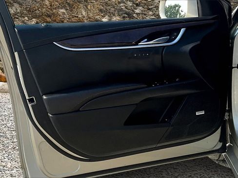 Used 2015 Cadillac XTS Luxury image 22