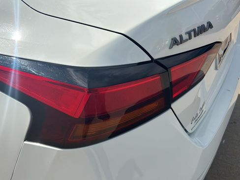 Used 2025 Nissan Altima 2.5 SV FWD image 21