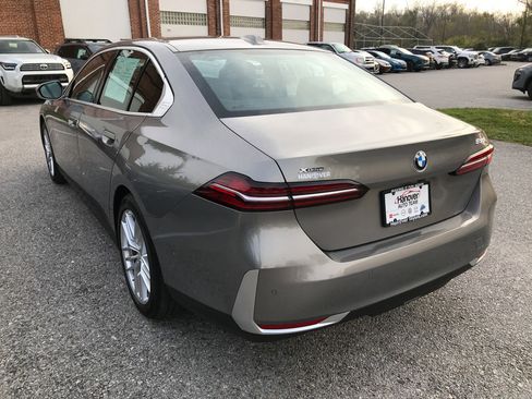 Used 2024 BMW 530i xDrive w/ Premium Package image 6