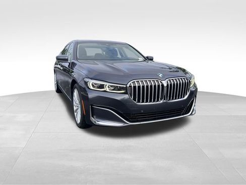 Used 2020 BMW 740i w/ Premium Package RWD image 7