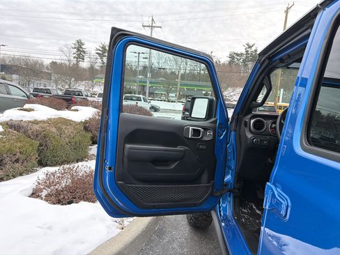 Used 2023 Jeep Gladiator Willys image 11