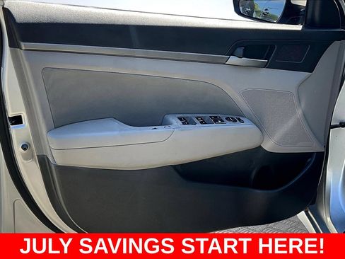 Used 2017 Hyundai Elantra SE FWD image 25