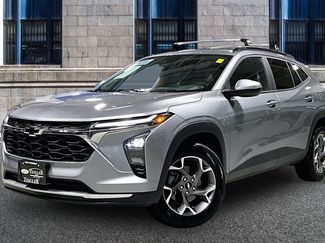 Used 2025 Chevrolet Trax LT w/ Driver Confidence Package video 2