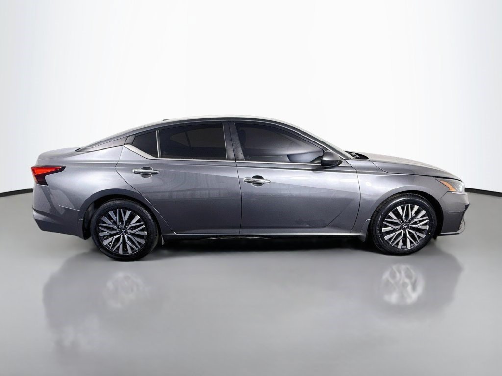 Used 2023 Nissan Altima 2.5 SV FWD image 11