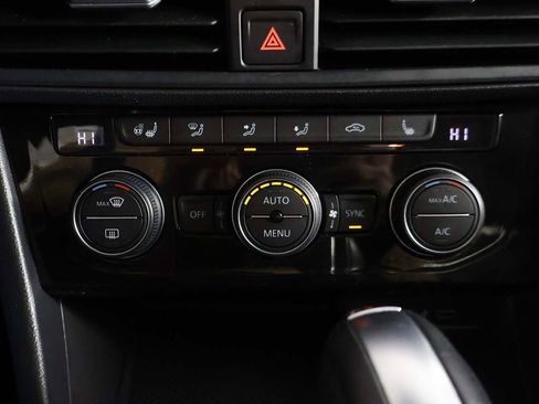 Used 2021 Volkswagen Jetta SE w/ SE Cold Weather Package image 44