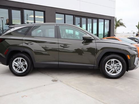 Used 2025 Hyundai Tucson SE image 2