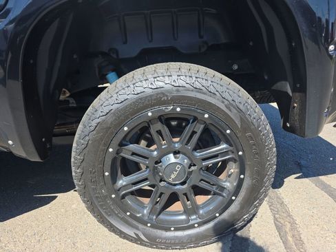 Used 2018 Toyota Tundra Limited w/ Limited Premium Package image 12