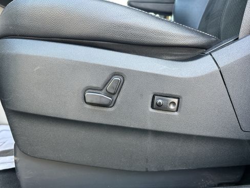 Used 2019 Dodge Grand Caravan SXT FWD image 17