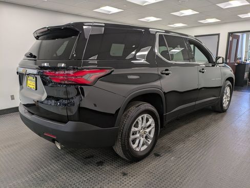 Used 2022 Chevrolet Traverse LS image 4