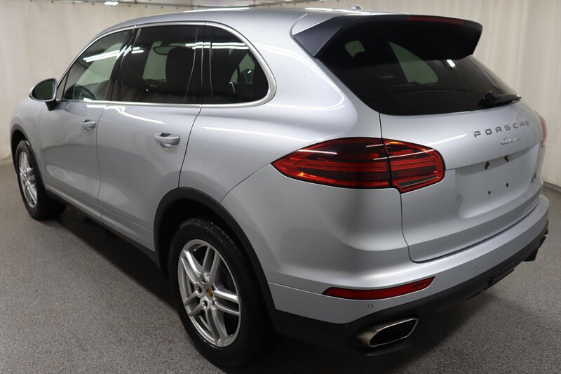 Used 2016 Porsche Cayenne AWD/4WD image 4
