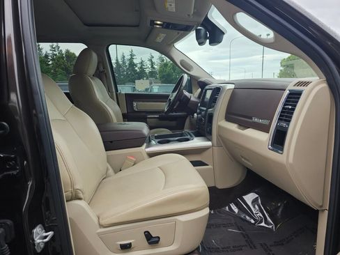 Used 2017 RAM 1500 Laramie w/ Convenience Group AWD/4WD image 10