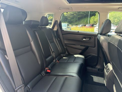Certified 2025 Nissan Rogue SV w/ SV Premium Package FWD image 18