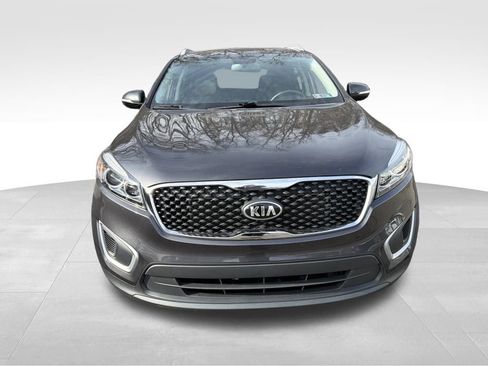 Used 2017 Kia Sorento LX w/ LX Convenience Package image 9