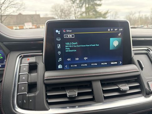 Used 2023 Chevrolet Suburban RST w/ Luxury Package image 17