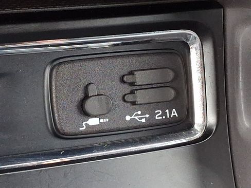 Used 2022 Subaru Ascent Limited AWD/4WD image 25