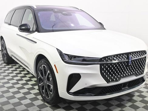 New 2026 Lincoln Nautilus Reserve image 8