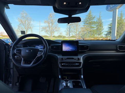 Used 2023 Ford Explorer XLT w/ Equipment Group 202A image 11