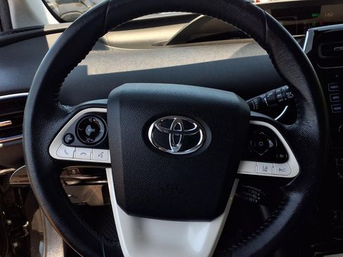 Used 2016 Toyota Prius Three Touring w/ Preferred Accessory Package FWD image 12