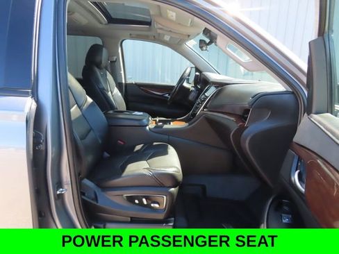 Used 2020 Cadillac Escalade Premium Luxury w/ Escalade Sport Edition AWD/4WD image 25