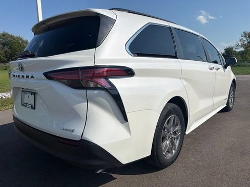 Used 2021 Toyota Sienna XLE FWD image 8