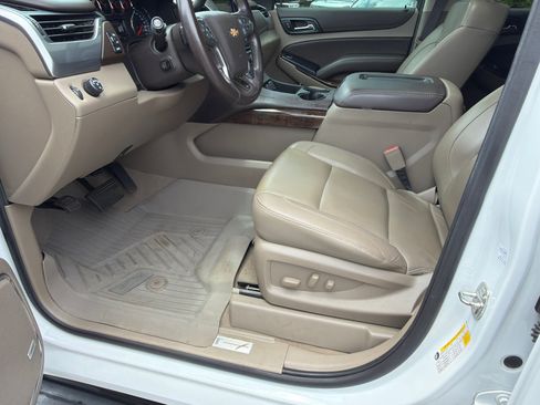 Used 2020 Chevrolet Suburban LT RWD image 9
