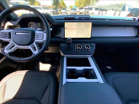 New 2025 Land Rover Defender 90 X-Dynamic SE image 6