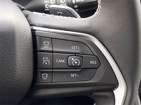 New 2025 Jeep Grand Cherokee L Altitude image 24