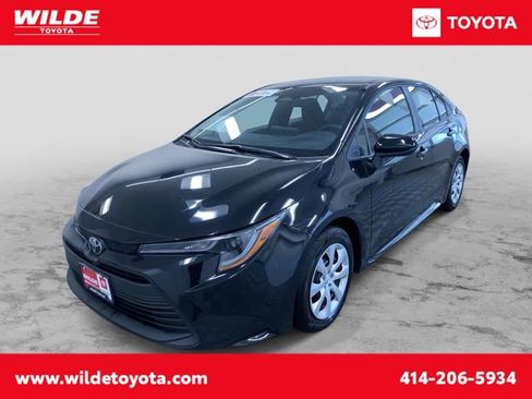 Certified 2025 Toyota Corolla LE image 1