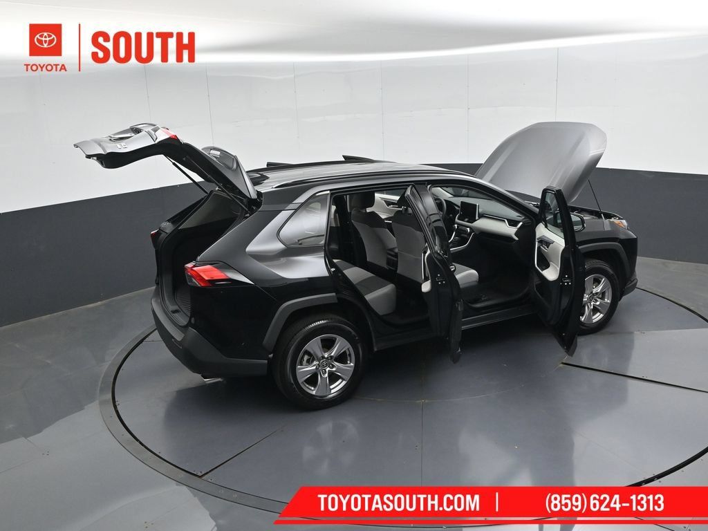 Used 2025 Toyota RAV4 XLE AWD/4WD image 50