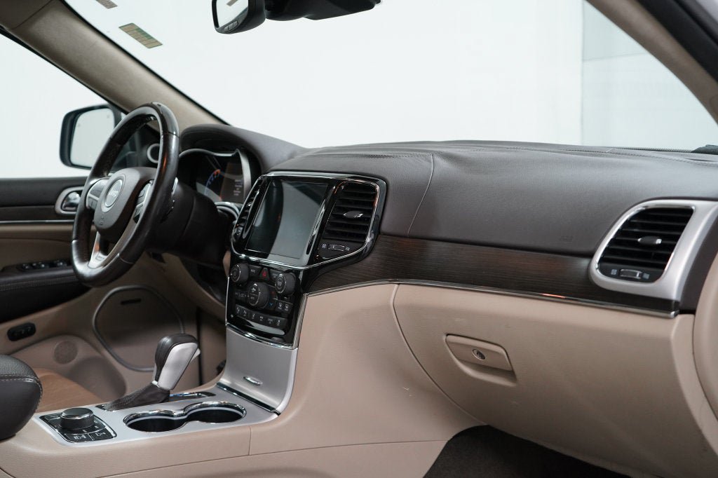 Used 2020 Jeep Grand Cherokee Summit AWD/4WD image 21