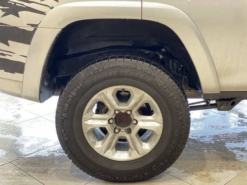 Used 2019 Toyota 4Runner TRD Off-Road AWD/4WD image 12