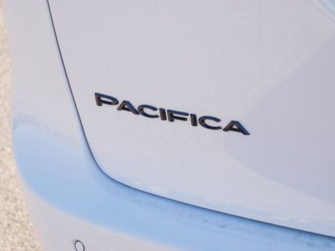 New 2026 Chrysler Pacifica Select image 14