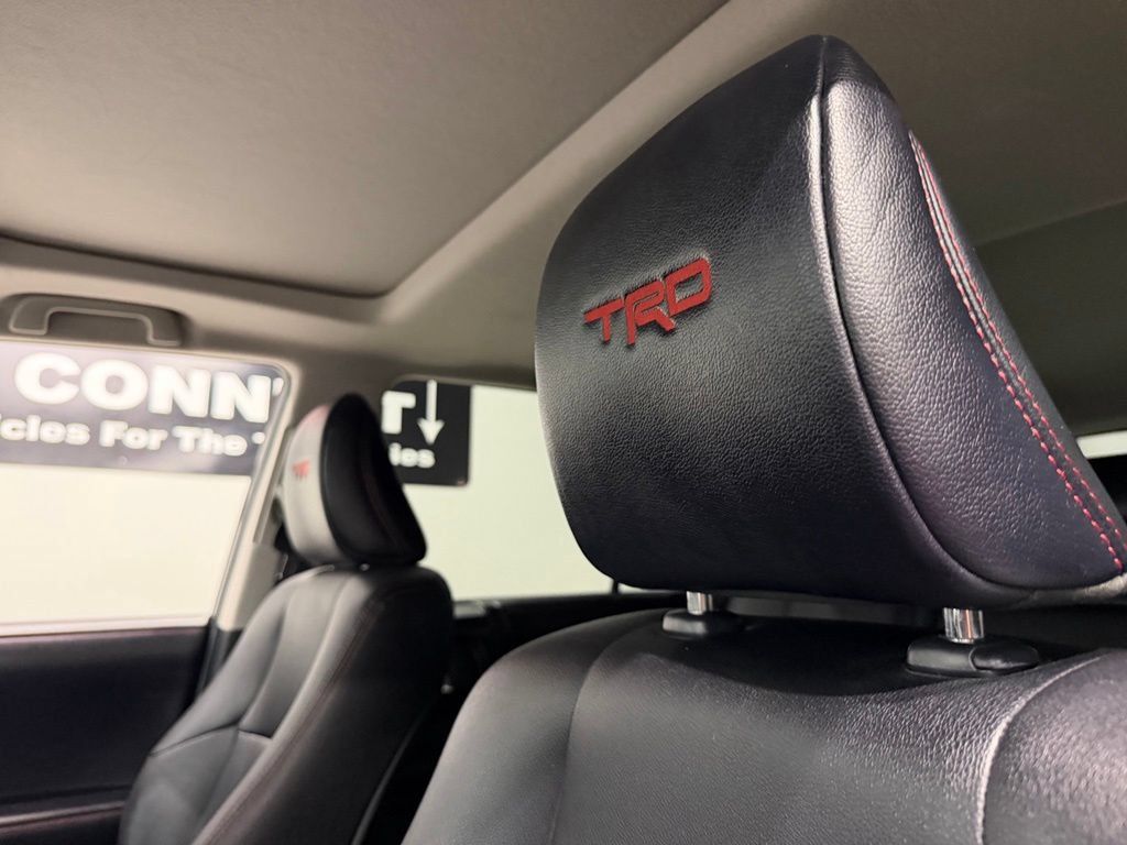 Used 2018 Toyota 4Runner TRD Off-Road Premium AWD/4WD image 26