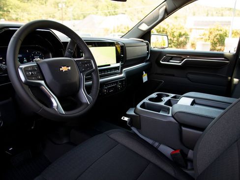 New 2026 Chevrolet Silverado 1500 LT w/ Z71 Off-Road Package AWD/4WD image 13
