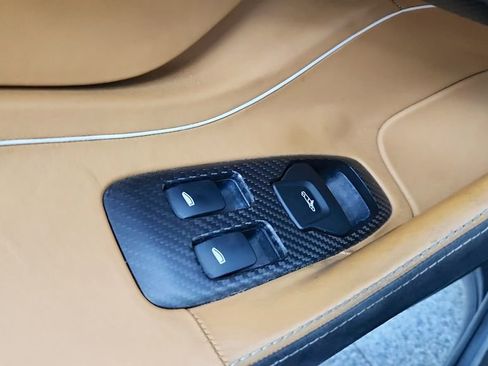 Used 2018 McLaren 570S Spider image 16