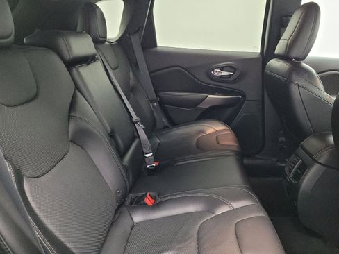 Used 2019 Jeep Cherokee Limited FWD image 19