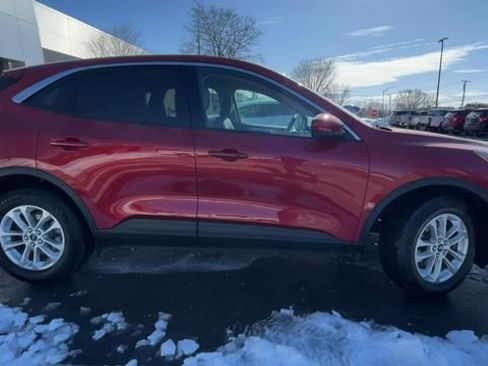 Used 2020 Ford Escape SE image 9