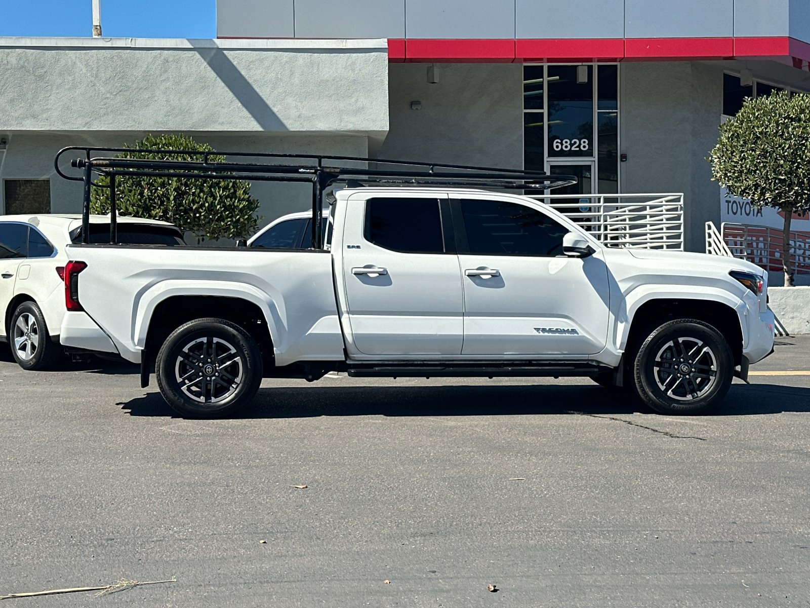 Used 2024 Toyota Tacoma SR5 AWD/4WD image 6