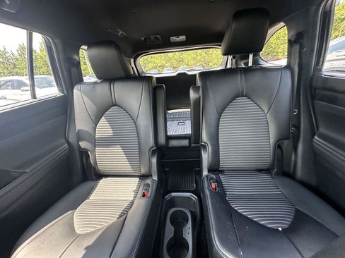 Used 2022 Toyota Highlander XSE FWD image 61